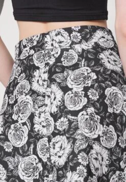 Falda Acampanada - Black/White 11 Falda Acampanada - Black/White -Anna Field Ventas 3a80a75ead6d463b8155f7b9a43e073c