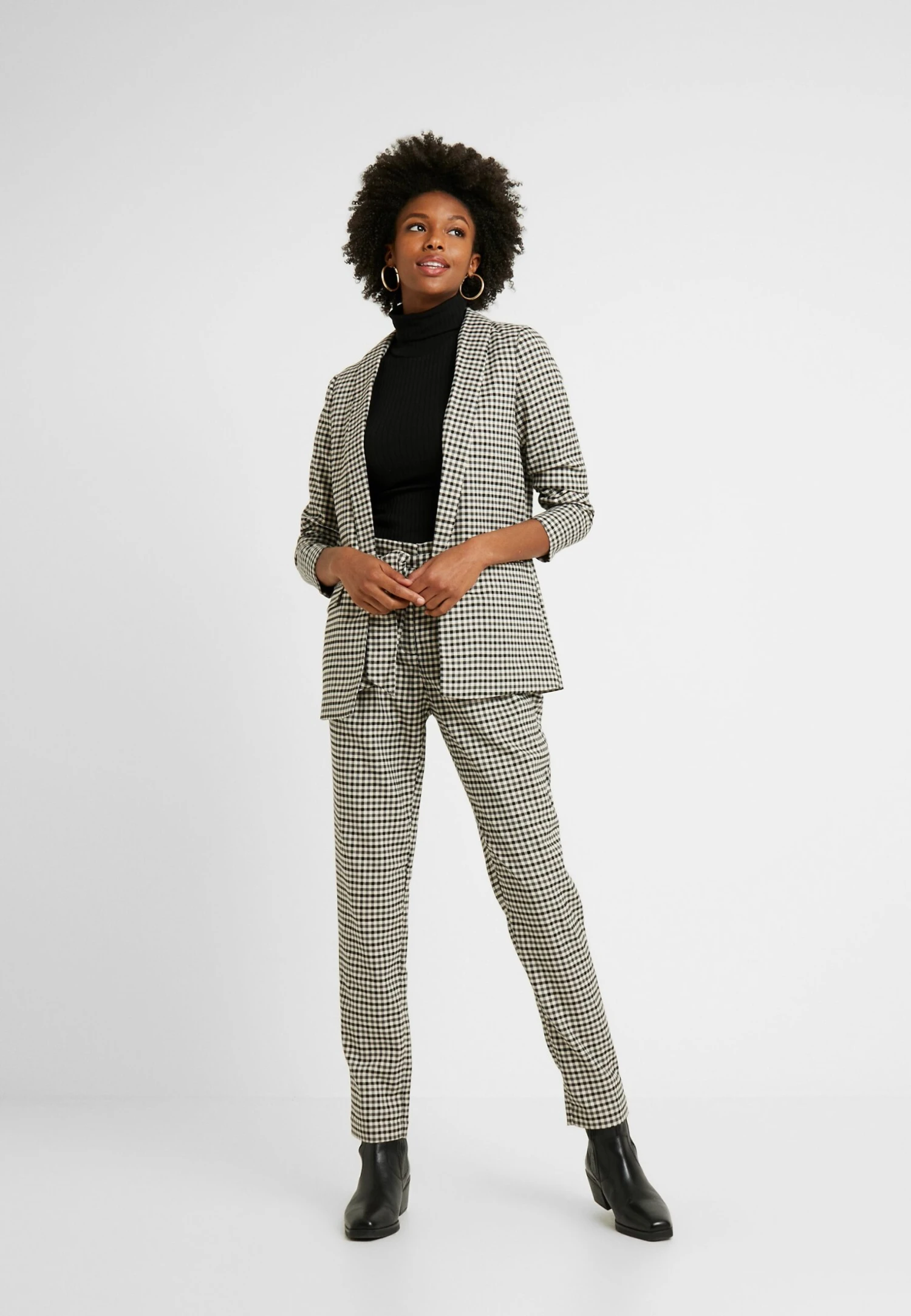 1/2 Sleeve Roll Neck - Camiseta Básica - Black 2 1/2 Sleeve Roll Neck - Camiseta Básica - Black - Imagen 2