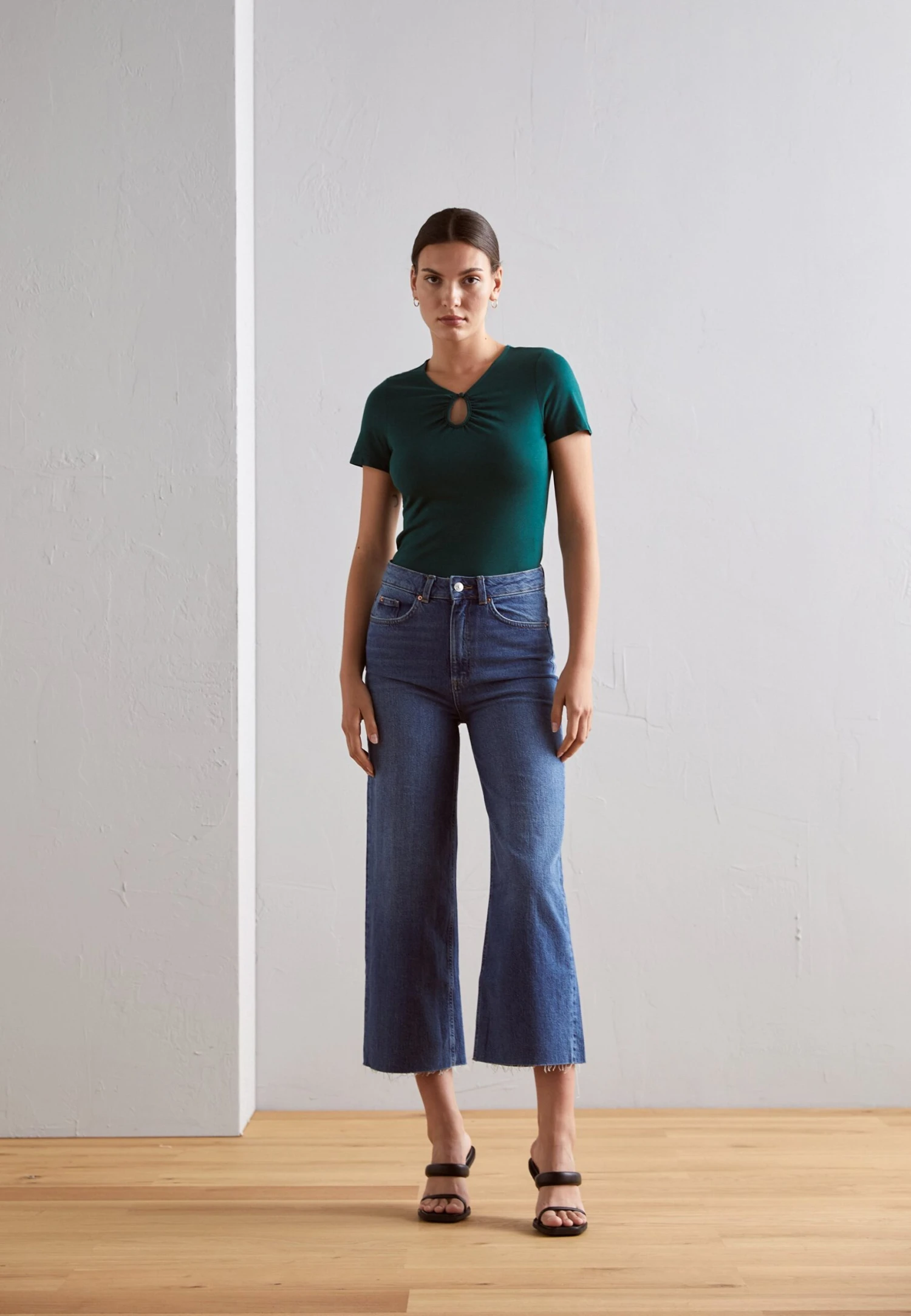 Anna Field Camiseta Básica - Dark Green 2 Anna Field Camiseta Básica - Dark Green - Imagen 2