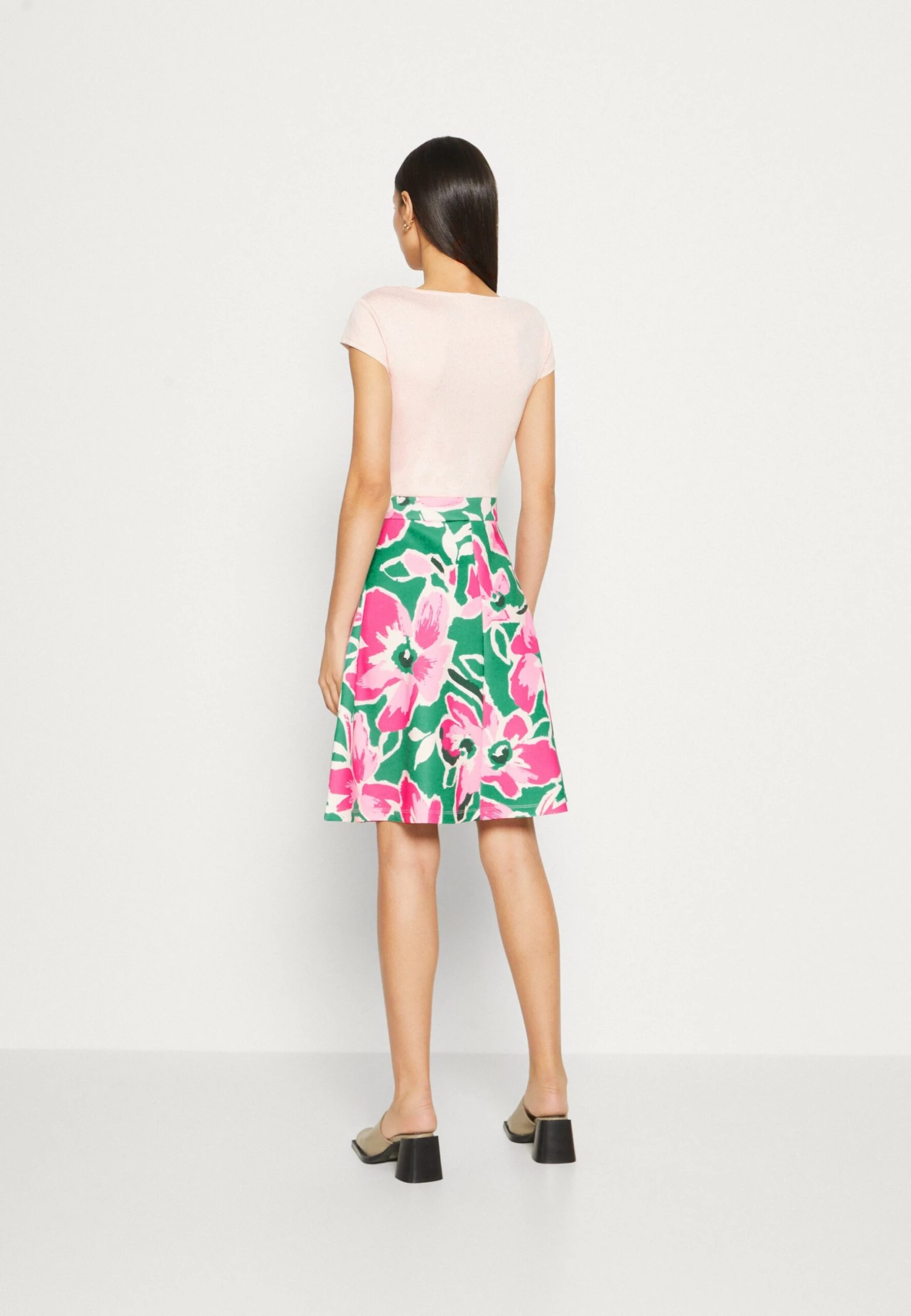 Anna Field Vestido Ligero - White/Green/Pink 3 Anna Field Vestido Ligero - White/Green/Pink - Imagen 3