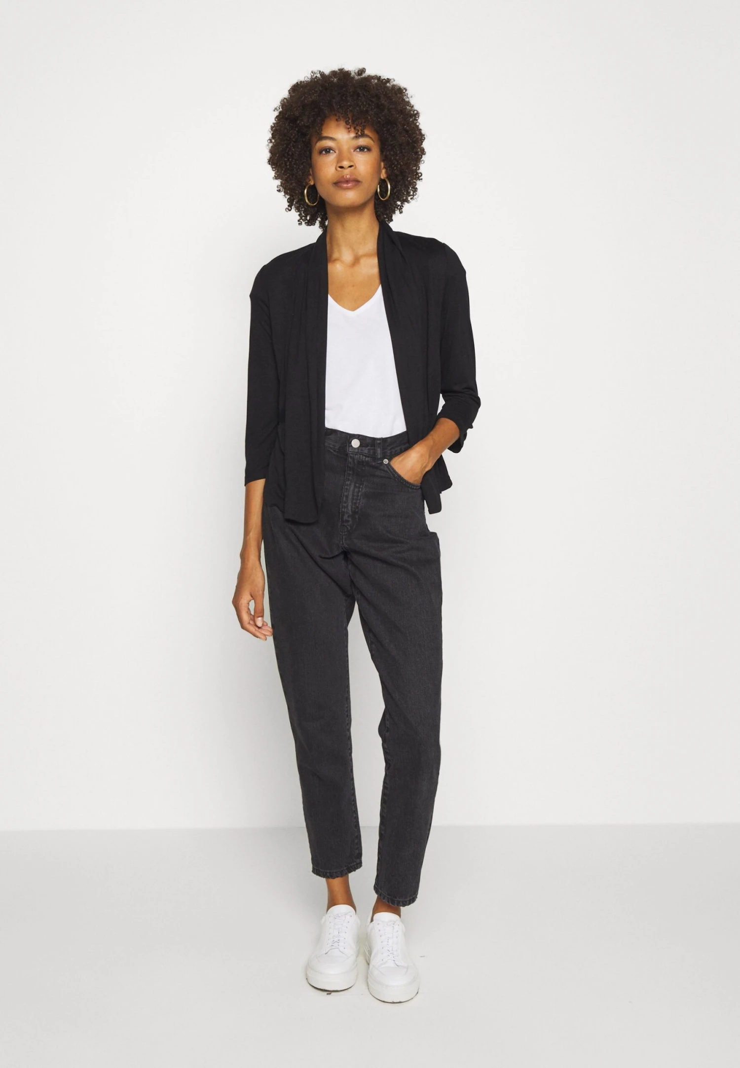 Anna Field Basic V Neck Drop Shoulder 2 Pack- Camiseta Básica - Black/White 1 Anna Field Basic V Neck Drop Shoulder 2 Pack- Camiseta Básica - Black/White