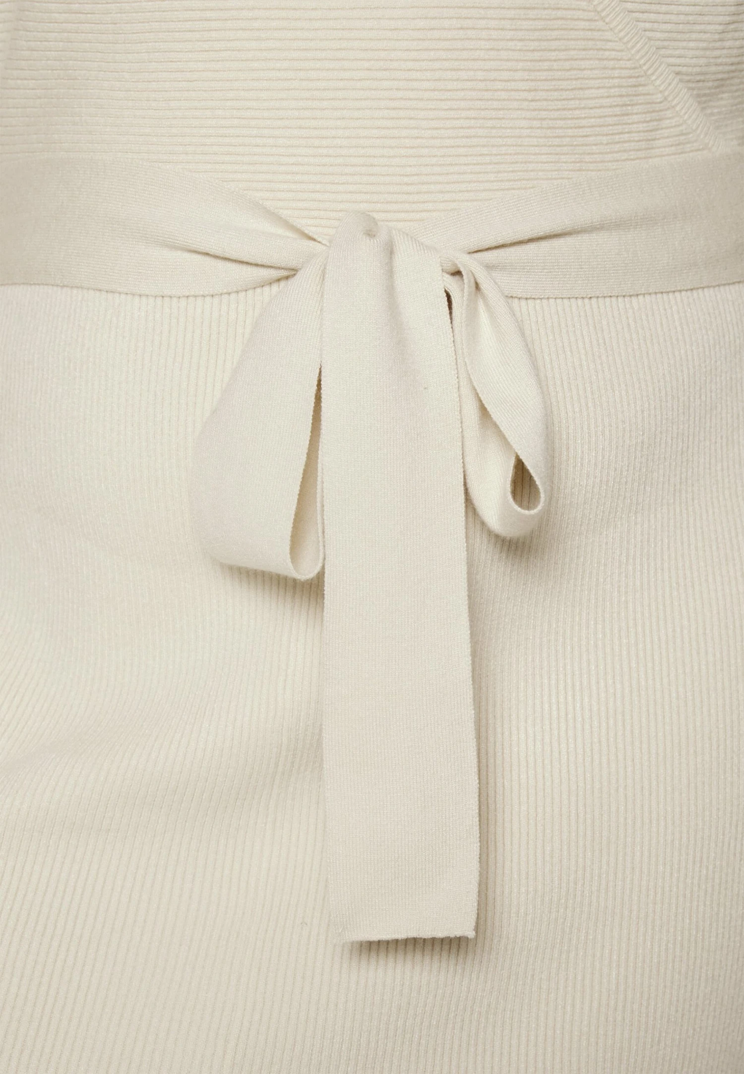 Wrap V Ausschnitt Mini Strickkleid Mit Gürtel - Vestido De Punto - Off White 5 Wrap V Ausschnitt Mini Strickkleid Mit Gürtel - Vestido De Punto - Off White - Imagen 5